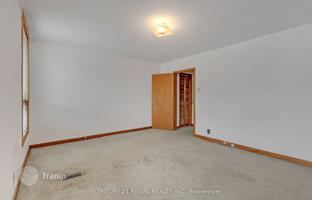 9-bedroom townhouse in Gerrard Street East for C$1,611,000