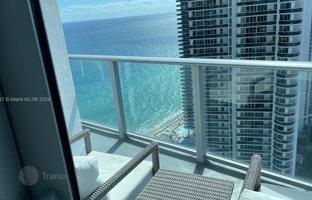 2-bedroom apartments in condo 101 m² in South Ocean Drive for $960,000