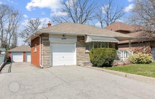 8-bedroom house in Etobicoke for C$1,161,000