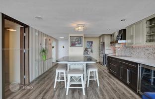 2-bedroom apartments in condo 100 m² in Aventura for $445,000