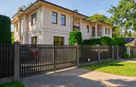 We offer for rent a twin house with its own territory in a quiet area of ​​Jurmala, Melluzi. Price on request