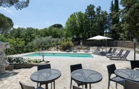Farmhouse with pool and garden for sale in Arezzo for 1,750,000 €