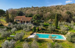 3-bedroom country house 215 m² in Monte San Savino for 640,000 €