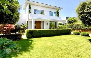 4-bedroom villa 220 m² in Forte dei Marmi for 2,350,000 €