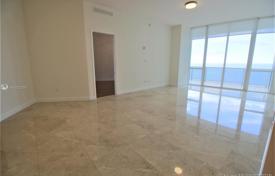 Spacious flat with ocean views in a residence on the first line of the beach, Sunny Isles Beach, Florida, USA for $1,450,000