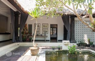 3-bedroom villa 350 m² in Kediri for $414,000