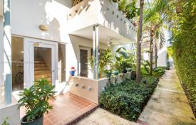 Condo – Pine Tree Drive, Miami Beach, Florida,  USA for $575,000