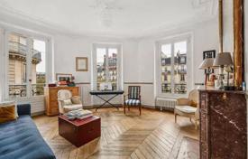 Classic five-room apartment in the 5th arrondissement of Paris, France for 1,360,000 €