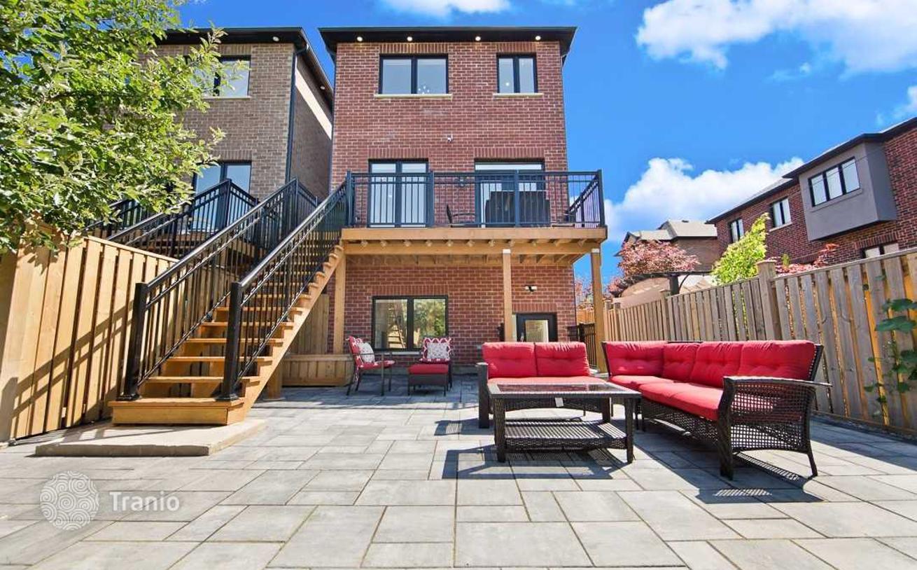 Townhome for sale in North York, Canada — listing #1891472