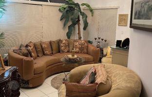 3-bedroom house 172 m² in West End for $580,000