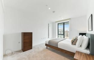 One-bedroom apartment with a balcony in a riverside residence with a swimming pool and a promenade, Royal Docks, London, UK for £480,000