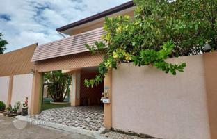 4-bedroom villa 460 m² in Pattaya for $291,000