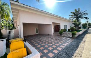 5-bedroom villa 550 m² in Pattaya for 665,000 €