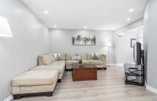 6-bedroom apartment in Yonge Street for C$869,000