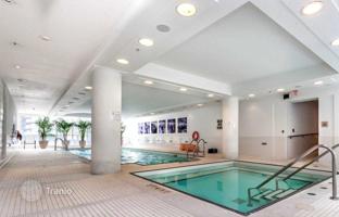 2-bedroom apartment in Blue Jays Way for C$1,054,000