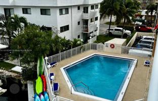 2-bedroom apartments in condo 81 m² in Miami for $345,000