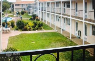 2-bedroom apartments in condo 89 m² in Hollywood for $260,000
