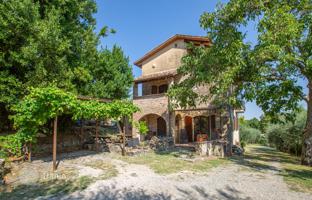 4-bedroom country house 394 m² in Sarteano for 590,000 €