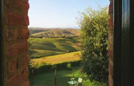 Montalcino (Siena) — Tuscany — Rural/Farmhouse for sale for 450,000 €