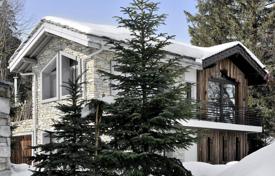 Chalet with a font and parking, next to the ski slopes, Courchevel, Savoy, France for 2,900 € per week