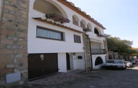 Three-storey house near the sea with a terrace and ocean views, the Riviera of San Montano, Italy for 700,000 €