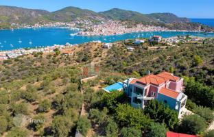 Three-level villa with a pool, an olive grove, an orchard and panoramic views in Galatas, Peloponnese, Greece for 1,590,000 €