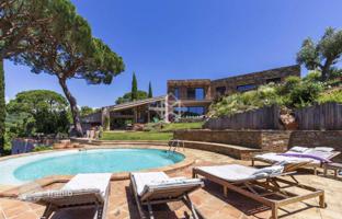 Two-storey villa with a swimming pool and a large plot in La Croix-Valmer, Côte d'Azur, France for 5,850,000 €
