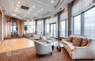 5-bedroom apartment in Lake Shore Boulevard West for C$979,000