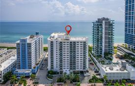 Condo – Collins Avenue, Miami, Florida,  USA for 919,000 €