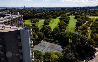 5-bedroom apartment in Etobicoke for C$945,000