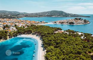 Land plot 4,271 m² in Primošten for 162,000 €