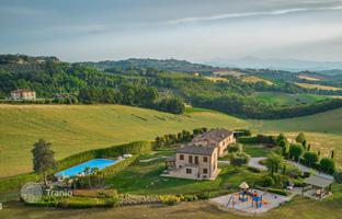 Estate with independent apartments, a swimming pool and gardens, Ponzano di Fermo, Italy for 1,800,000 €
