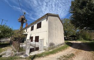 3-bedroom house 250 m² in Gračišće for 150,000 €