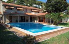 Luxury villa with a pool, a garden and a garage in a guarded residence with tennis courts and a kids' palyground, 100 m from a beach, Blanes for 4,200 € per week