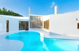 Original single-storey villa with a swimming pool and a garden at 200 m from the beach, Rhodes, Greece for 2,100 € per week