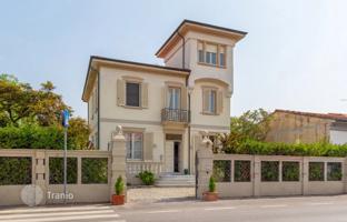 7-bedroom villa in Viareggio for 1,300,000 €