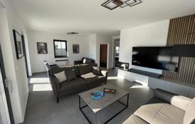 House Modern Design Villa with Pool for Sale, Svetvinčenat! for 680,000 €
