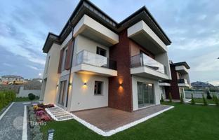 7-bedroom villa 360 m² in Beylikdüzü for 59,430,000 TRY