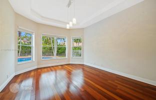 6-bedroom house 345 m² in Weston for $1,500,000