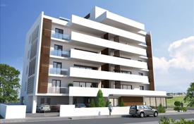 Low-rise residence close to the main shopping streets of Strovolos, Cyprus for From 370,000 €