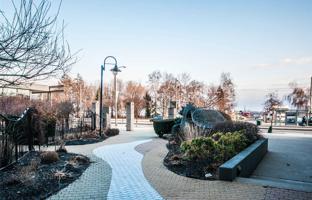 2-bedroom apartment in Queens Quay West for C$1,001,000