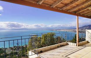 Traditional bright house with stunning sea views in Kato Verga, Peloponnese, Greece for 385,000 €