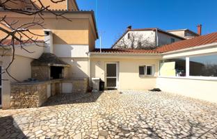 5-room house 353 m² in Ližnjan for 495,000 €
