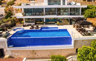 4-bedroom villa 300 m² in Kalkan for 72,292,000 TRY