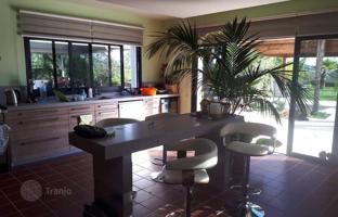 5-bedroom cottage 500 m² in Pareklisia for 2,400,000 €