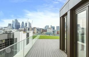 Apartment in a new residence with a swimming pool, near an underground station, Wapping, London, UK for £826,000