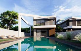 Villas in a modern complex for 920,000 €