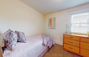 6-bedroom townhouse in East York for 728,000 €