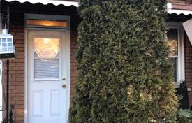 Terraced house – Manning Avenue, Old Toronto, Toronto,  Ontario,   Canada for C$1,038,000