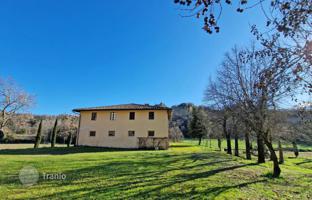 Villa 2,700 m² in Arezzo for 1,190,000 €